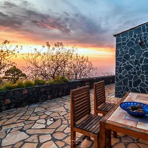https://sunset-stone-house.in-canary-islands.com